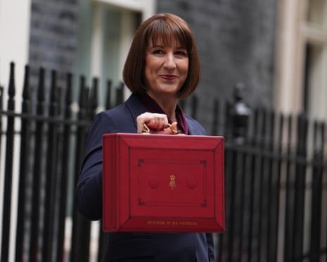 Voters could abandon centrist parties if budget fails, warns former cabinet secretary