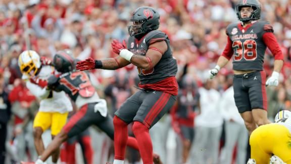 Projecting Tuesday's CFP top 12: No surprises, but rivalry week looms