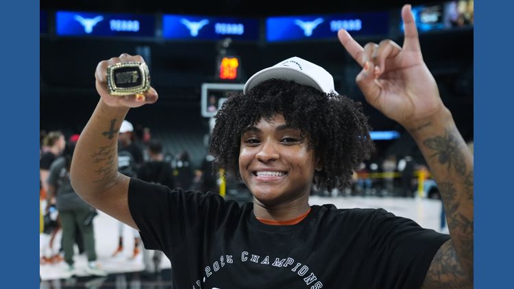 Texas def. South Carolina on Harmon's late shot