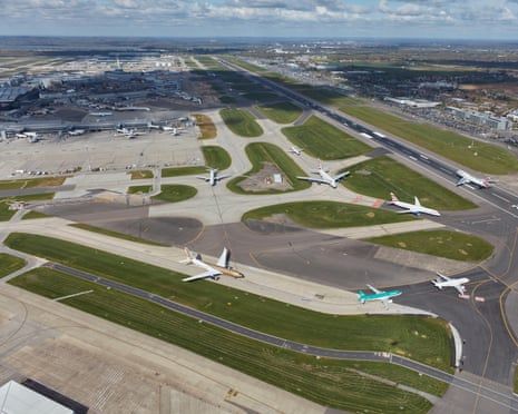 Heathrow's plan for longer third runway chosen by government