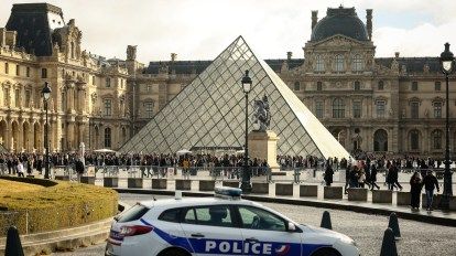 UK tourists included in Louvre 45% ticket price hike