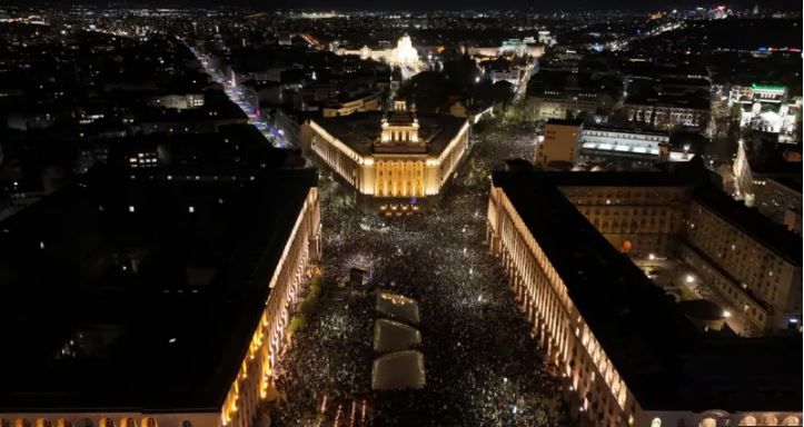 Bulgaria ditches budget plan after tens of thousands join protests