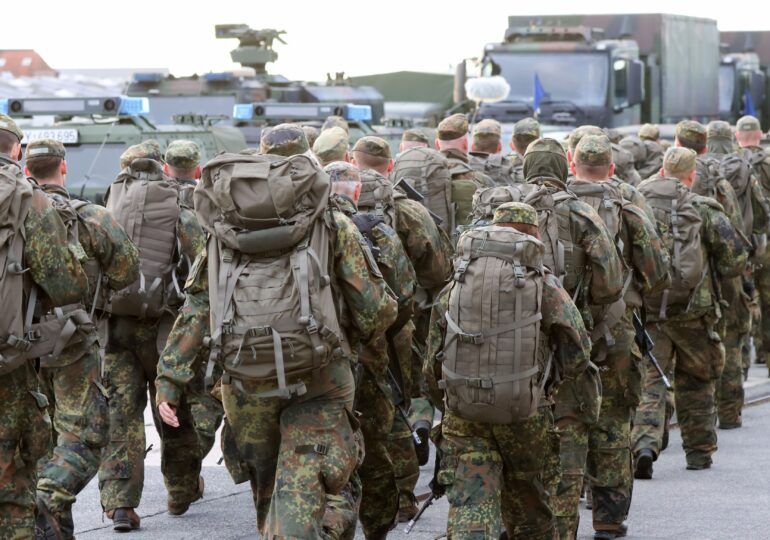 Germany votes to bring in voluntary military service programme for 18-year-olds