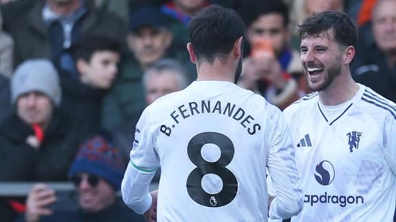 Awful in first half, magic in second: Joshua Zirkzee leads Man United comeback