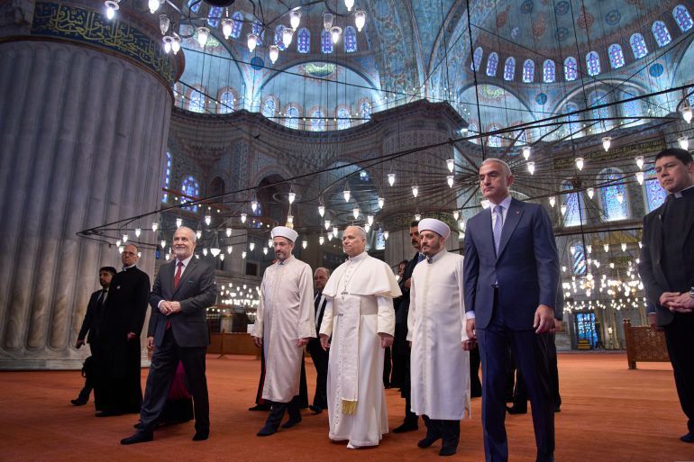 Pope Leo visits Istanbul's Blue Mosque